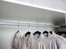 ชุดห้องนอน รุ่นวินซ์ ขนาด 5 ฟุต (เตียง+ตู้เสื้อผ้า 2 บาน+โต๊ะเครื่องแป้ง) - สีขาว
