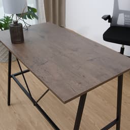 โต๊ะทำงาน ขนาด 100 ซม. และเก้าอี้สำนักงาน รุ่นจีเนียส+ดาร์บี้ - สีน้ำตาล/ดำ